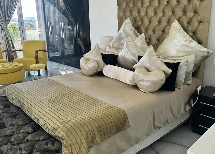 Emerald Suite Summerstrand